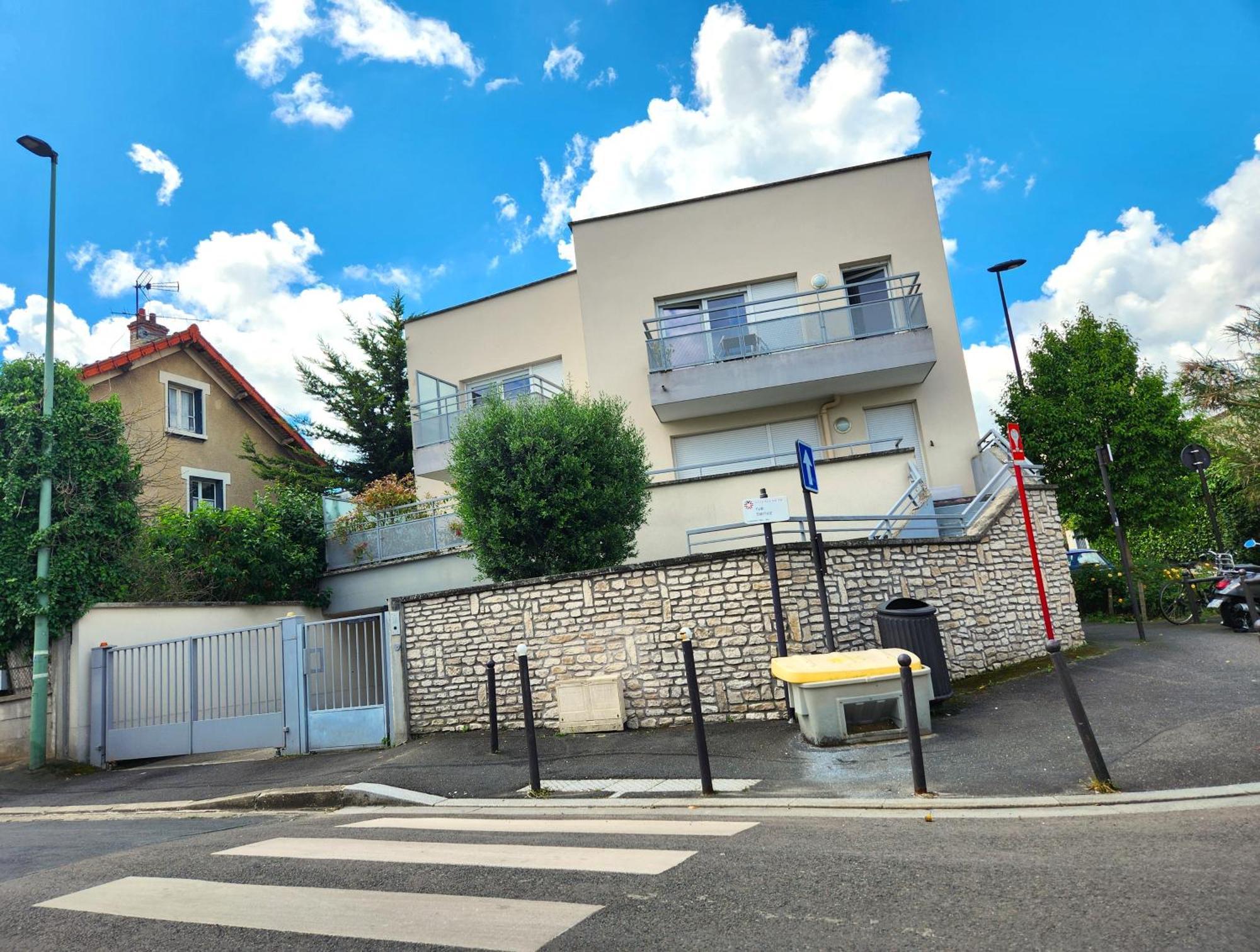 Superbe Appartement ,Proche De Paris, Dans Residence Privee , Ideal Familles, Parking Et Wifi Gratuits! ! ! Vitry-sur-Seine Exterior photo